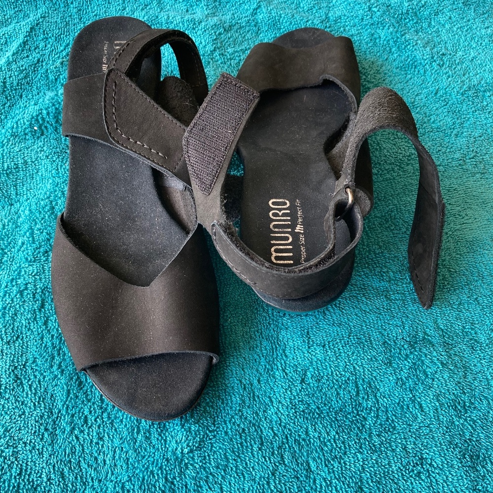 Munro black strapy sandal